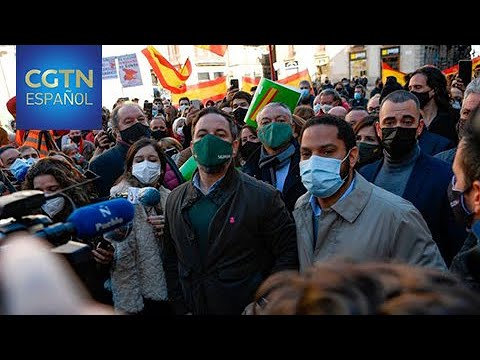 Manifestantes de derecha protestan en Barcelona contra el Gobierno central espa