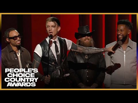 Machine Gun Kelly CALLS OUT Jelly Roll Feud During Acceptance Speech | 2024 PCCAs | E! News