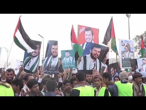 Thousands of Yemenis in Sanaa demonstrate in a show of solidarity with Palestinians