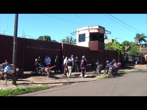 Guardias se manifiestan frente a empresa de seguridad en Encarnación