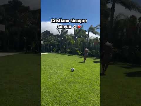 Familia y... lo que nunca puede faltar, el futbol ? ? (vía georginagio/IG) #shorts | ESPN Deportes