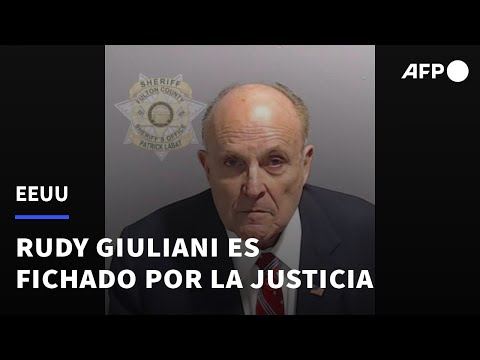 Rudy Giuliani, exabogado de Trump, denuncia una farsa tras ser fichado por la justicia | AFP