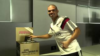 فيديو:رونالدو يتجسس على جيمس رودريغيز