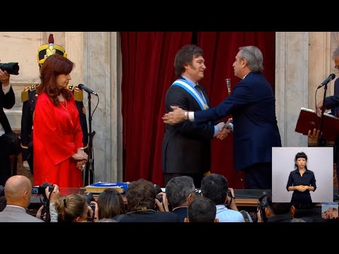 Javier Milei jura su cargo como presidente de Argentina