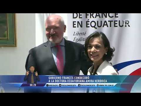 Gobierno francés condecoró a doctora ecuatoriana Amira Herdoiza