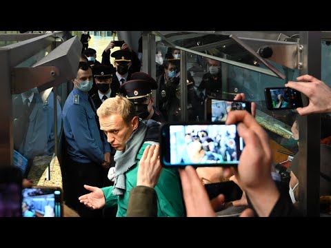 Alexéi Navalny, crítico del Kremlin, fue arrestado a su llegada a Moscú