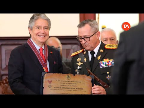 Lasso fue condecorado en el 104 aniversario de la Casa Militar Presidencial
