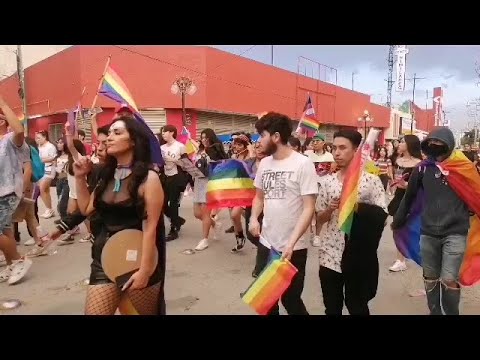 Realizan marcha LGBT en Matehuala para visibilizar derechos y celebrar la diversidad