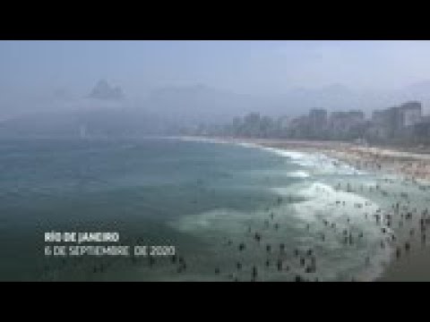 Brasileños relajan cuidados contra COVID-19 y llenan playas