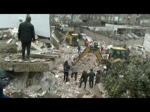 Aumentan a casi 2.600 los muertos en Turquía y Siria por los terremotos
