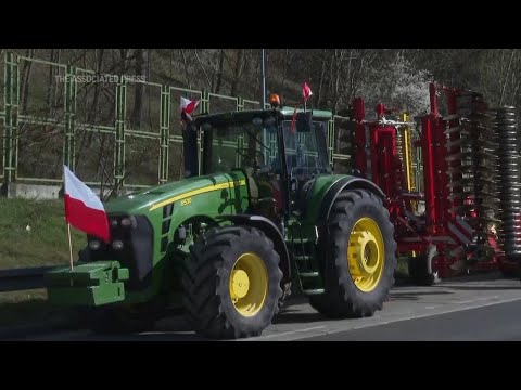 Polish farmers block highway in protest against EU policy and Ukrainian imports