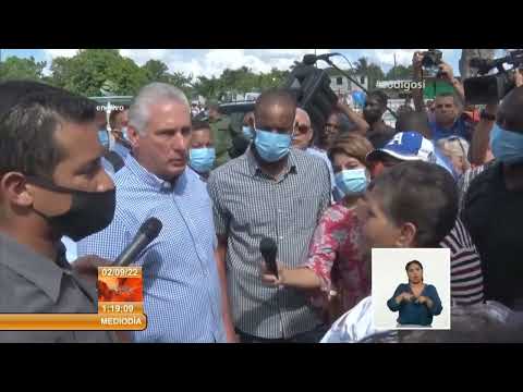 Presidente de Cuba recorre barrio de Guanabacoa
