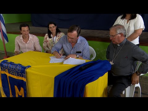 Firma de convenio entre el MTOP y el colegio Juan Pablo II en Rivera