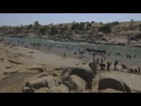Ethiopian refugees cross river into Sudan