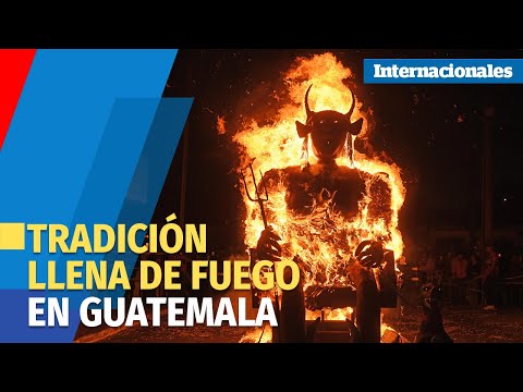 Vecinos guatemaltecos queman al diablo y a la corrupción en festividad de fin de año