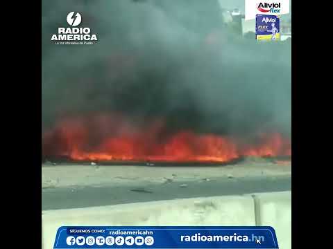 Videos captan incendio y feroces llamas en negocio de repuestos en Camosa
