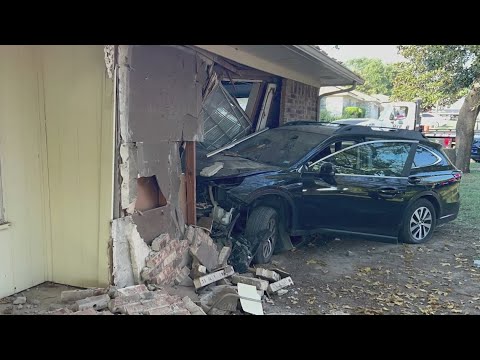 Suspect crashes into Benbrook home during chase with Fort Worth Police