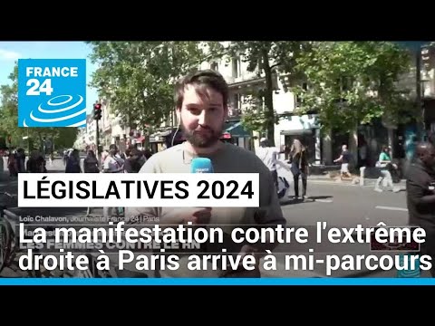 Manifestation contre l'extrême droite : le cortège parisien arrive à mi-parcours • FRANCE 24