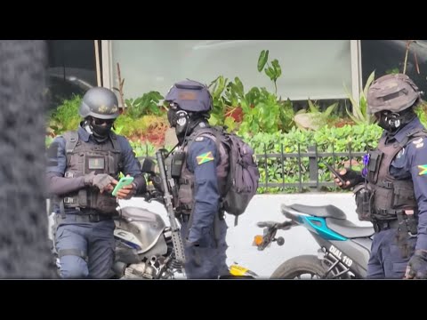 Jamaican Police - Distracted on Duty | TVJ News