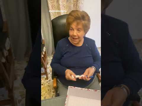 La graciosa reacción de una abuela a un test de embarazo: ¡Es un termómetro!