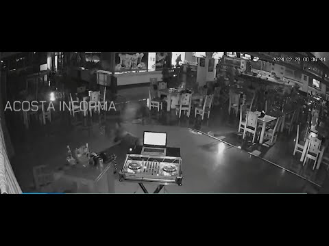 Cámara de seguridad grabó momento en el que asesinan a hombre dentro de bar