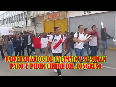 UNIVERSITARIO DE CAJAMARCA  SALEN A LAS CALLES PARA PEDIR NUEVAS ELECCIONES EN EL PERÚ..