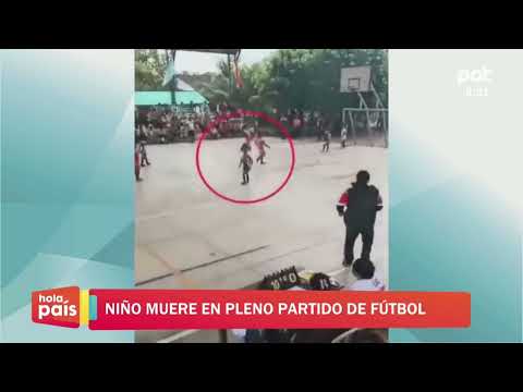 Niño se desploma durante partido de fútbol.