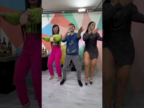 Paola, Nacho y Laura bailan la Macarena