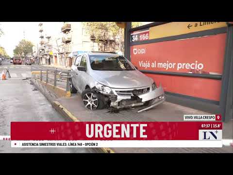 Un conductor alcoholizado se quedó dormido y se subió a la parada del metrobus