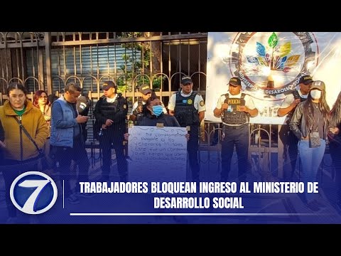 Trabajadores bloquean ingreso al Ministerio de Desarrollo Social
