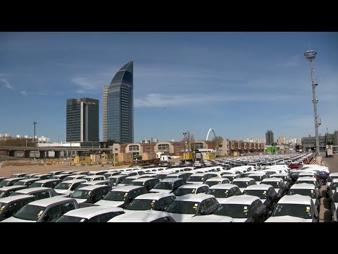 Imágenes de exportación de vehículos en el puerto de Montevideo