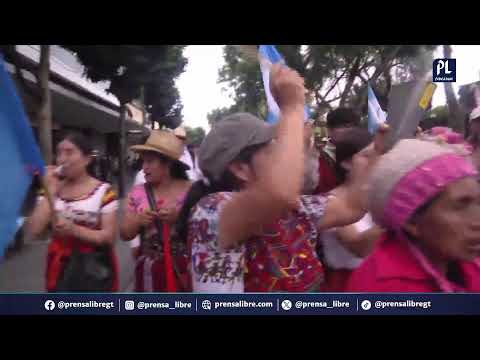 Sectores sociales conmemoran el 20 de Octubre mientras se mantienen más de 20 bloqueos en Guatemala