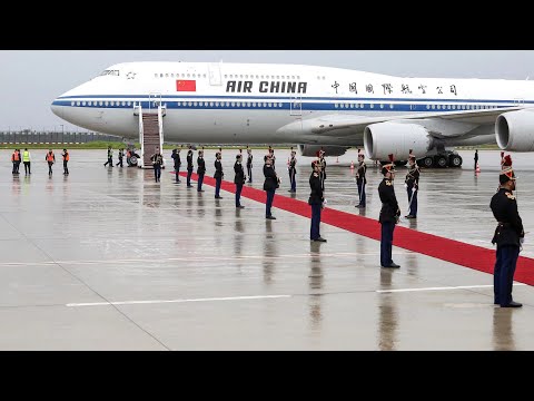 Video de actualidad ? Gira europea del presidente Xi Jinping(Episodio 1: Llegada a París)
