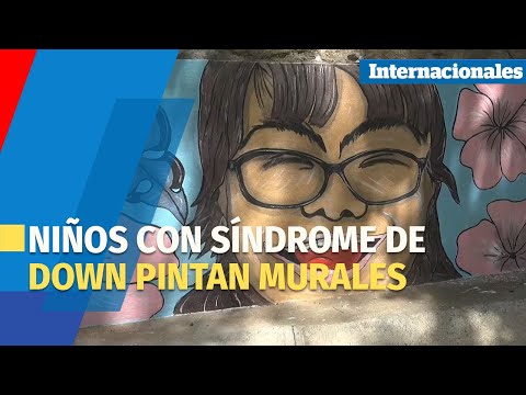 Niños con síndrome de Down en México pintan murales como parte de su terapia
