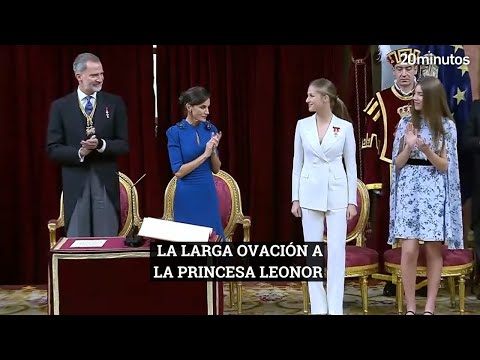 Los diputados y senadores ovacionan a la princesa Leonor con un aplauso de más de un minuto