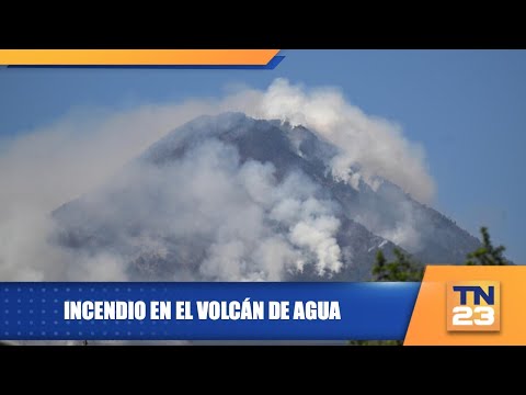 Incendio en el volcán de Agua