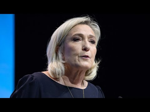 Marine Le Pen estime qu'«il ne restera à Macron que la démission» pour sortir d'une crise politique