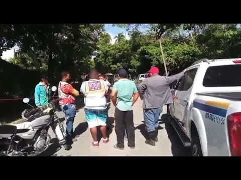 Policías y delincuentes se enfrentan a tiros con saldo de un muerto y un herido, en Jacagua, Stgo.
