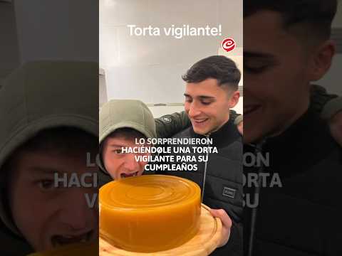 Lo sorprendieron haciéndole una torta vigilante para su cumpleaños