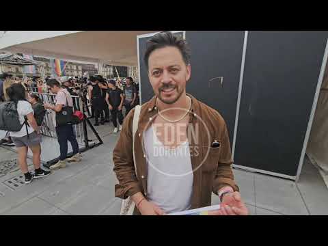 Alfredo Gatica El actor acudio al Pride Esta grabando serie Serpientes y Escaleras con Manolo Caro