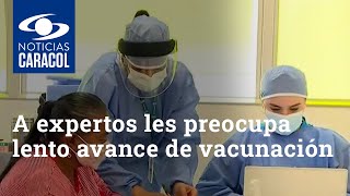 A expertos les preocupa lento avance de vacunación y reducción en pruebas de cara a tercer pico