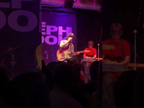 Kisses live. Will Joseph Cook.
