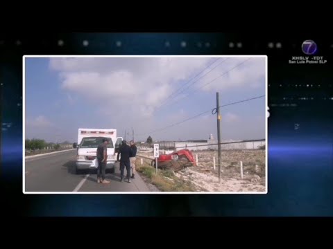 Hombre pierde la vida, al impactarse contra poste en carretera federal 62