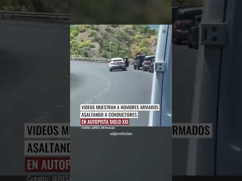 Videos muestran a hombres armados asaltando a conductores en la autopista Siglo XXI, Michoacán