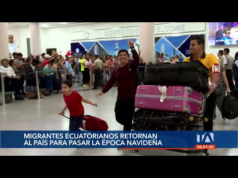 Migrantes ecuatorianos llegan a Ecuador para pasar la temporada navideña