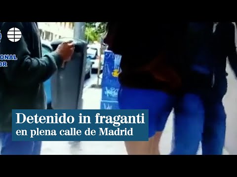 Detienen in fraganti a un estafador en plena calle de Madrid