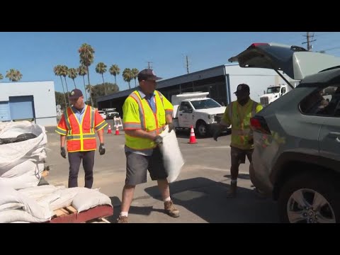 Hurricane Hilary prompts lines for sandbags in California