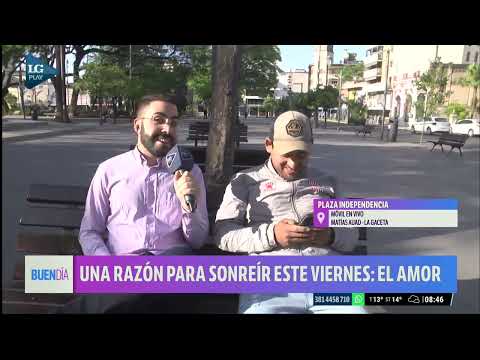 Buscando razones para sonreír en la Plaza Independencia con Matías Auad