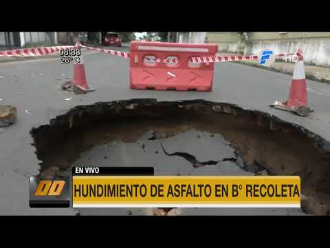 Hundimiento de asfalto en barrio Recoleta de Asunción