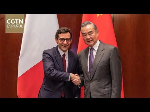 Wang Yi insta a China y Francia a que colaboren para construir un mundo multipolar